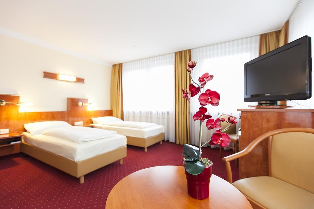 Hotel Am Berliner Platz Λάνγκενφελντ Δωμάτιο φωτογραφία