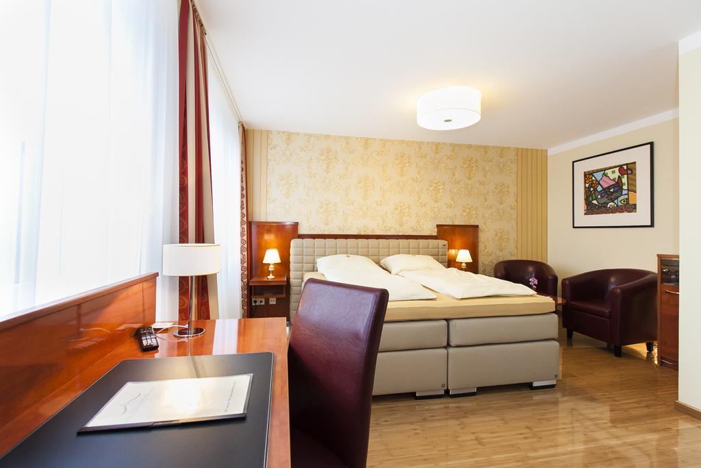 Hotel Am Berliner Platz Λάνγκενφελντ Δωμάτιο φωτογραφία