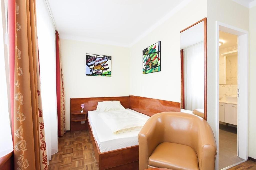 Hotel Am Berliner Platz Λάνγκενφελντ Δωμάτιο φωτογραφία